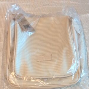 DEZI White Textured Travel Bag